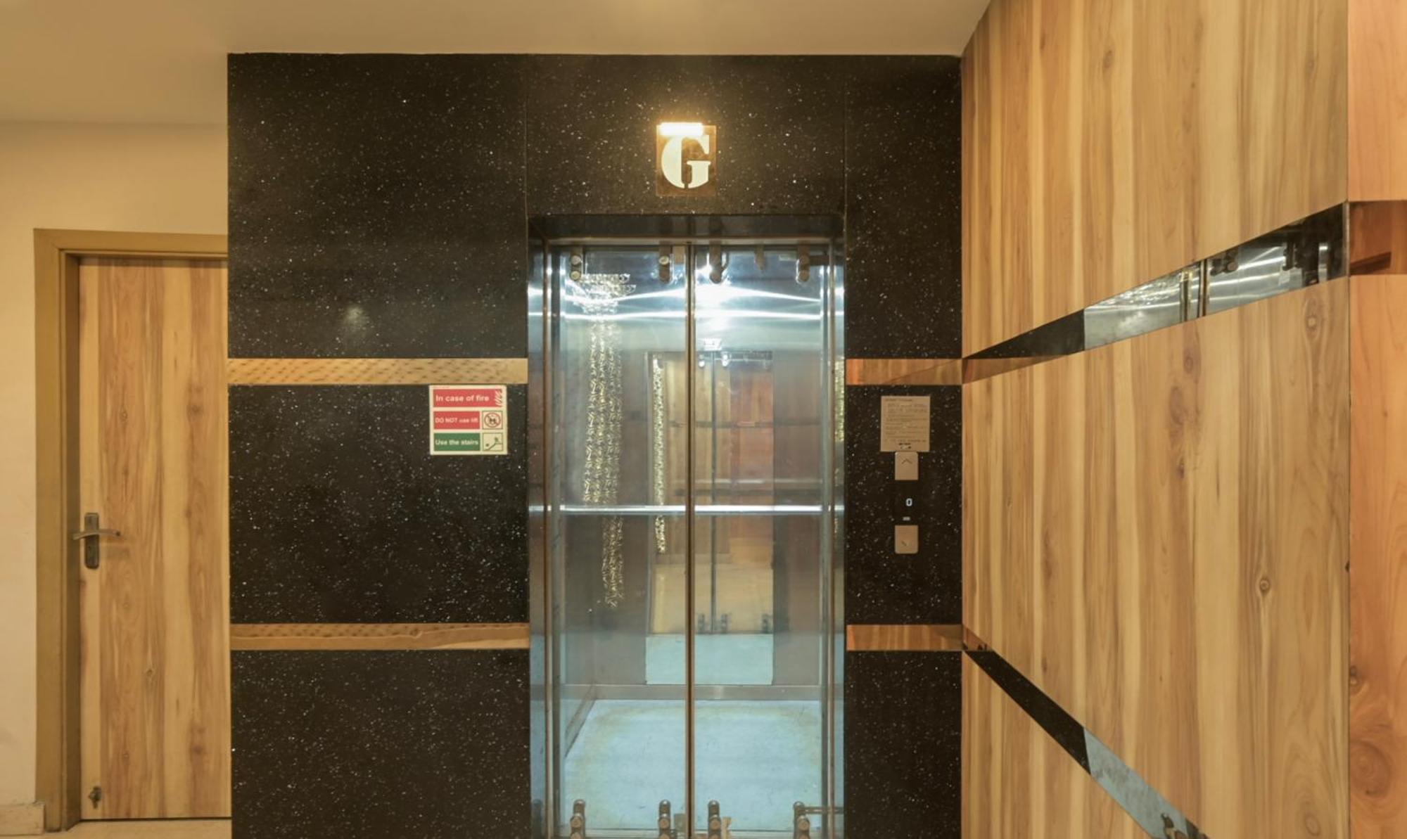 Hotel Orion Crystal Kolkata Bagian luar foto