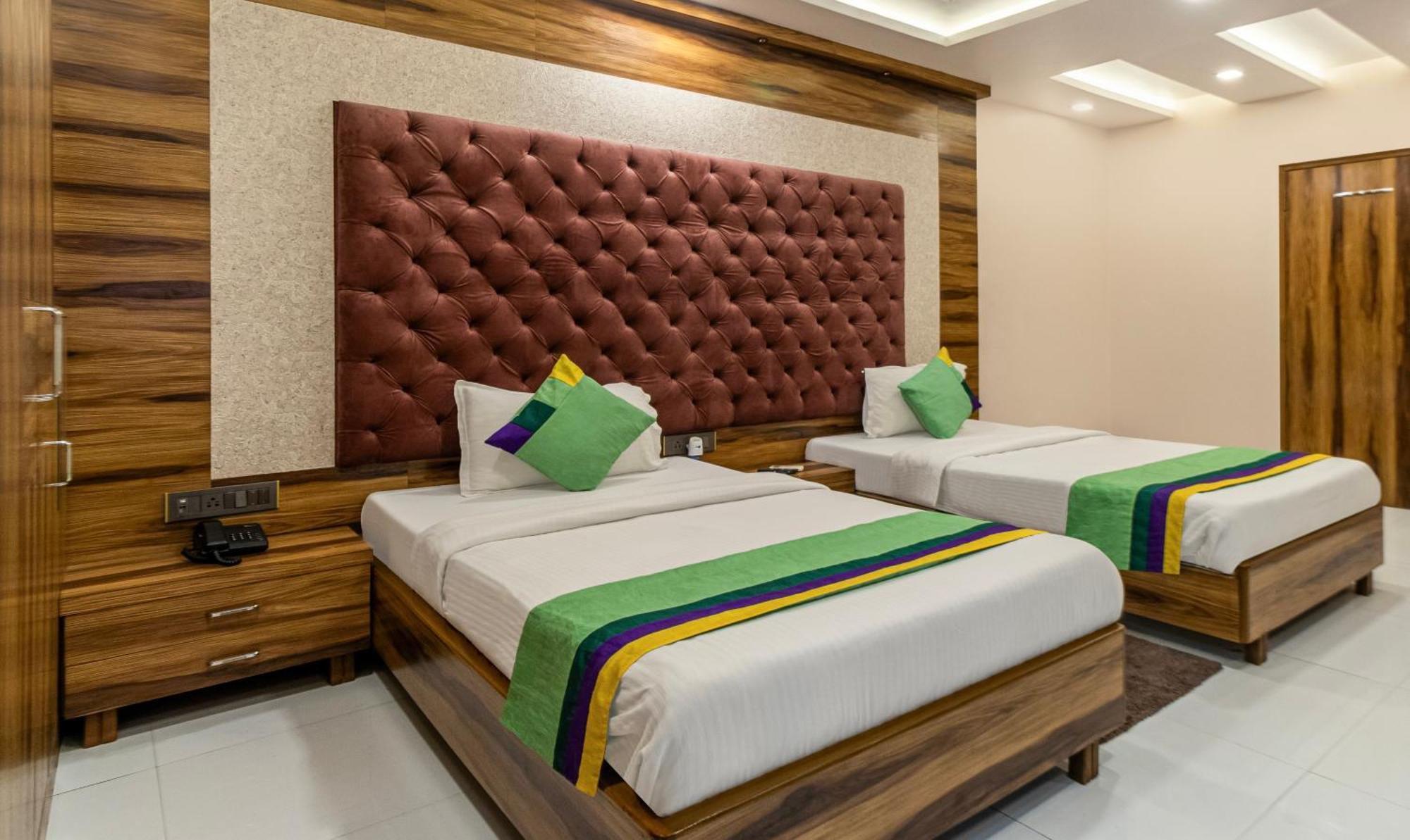 Hotel Orion Crystal Kolkata Bagian luar foto